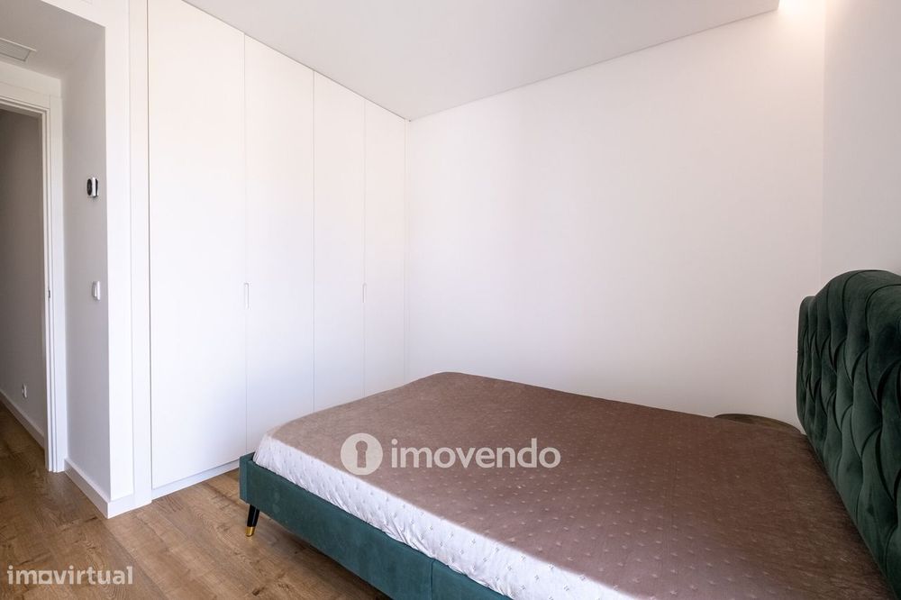 Apartamento T1+1, semi-novo, em Coimbra