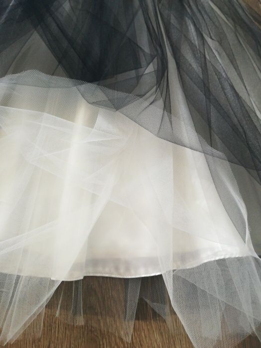 Piękna i wyjątkowa krótka sukienka Czarna Góra spódnica z tiulu