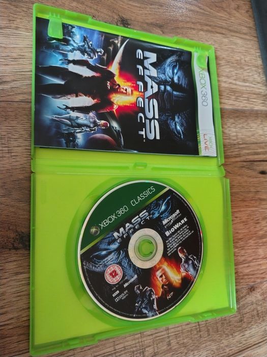 Gra Mass Effect + Bonus Disc z dodatkami na Xbox 360