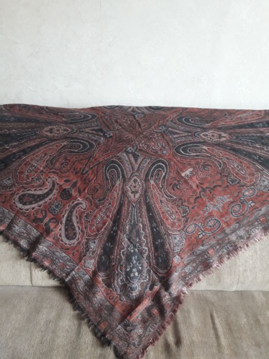 Продам Красивый Шерстяной Большой Платок 1200×1200. 280грн.