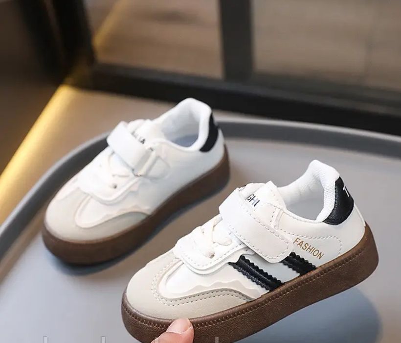 Нові стильні дитячі кросівки, розмір 25,устілка 14-14,5см