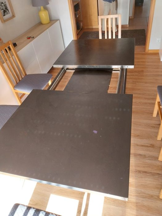 Mesa e aparador de sala