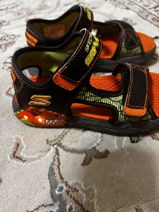 Босоніжки Sketchers 30 розмір світяться