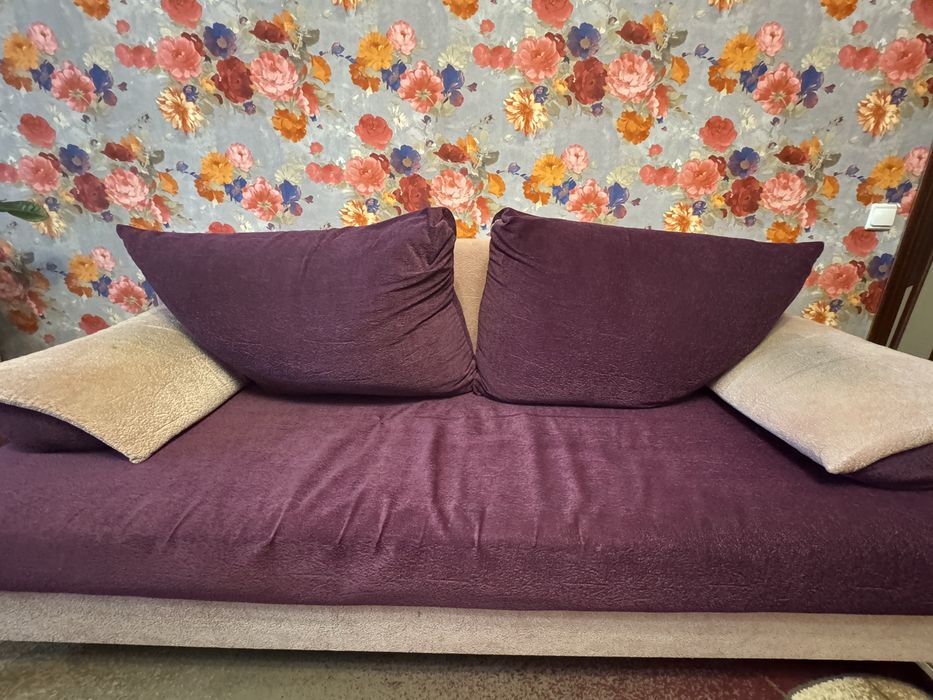 Меблі,зручні компактні дивани в одному кольорі