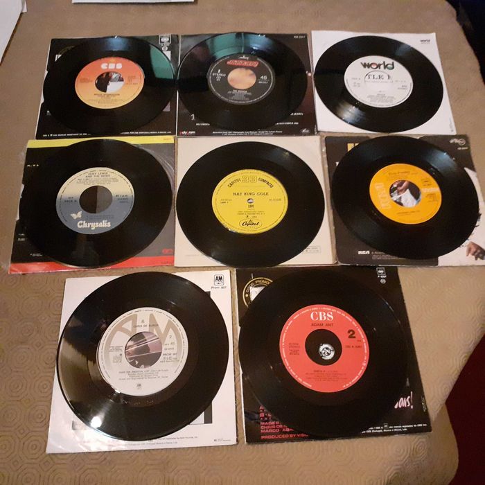 Singles-Chris De Burgh, Elvis, The Mission e outros