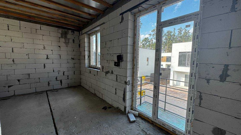 Лісова Буча, двоповерховий таунхаус в оточенні сосен, з документами