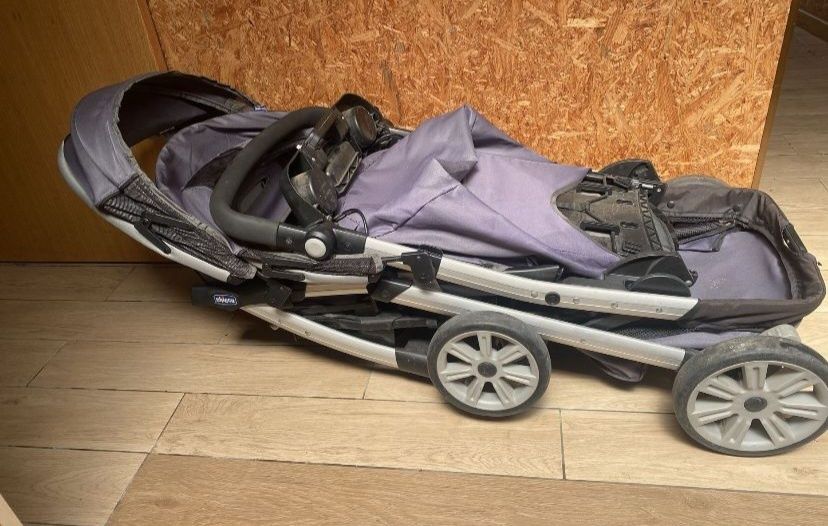 Carro de gemeos usado bom estado com capa de chuva