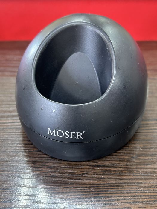 Moser база, зарядна станція