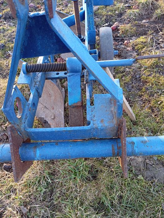 Плуг до трактора