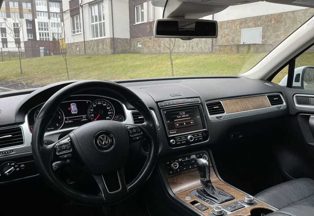Volkswagen Touareg 3.0 AT, 2015