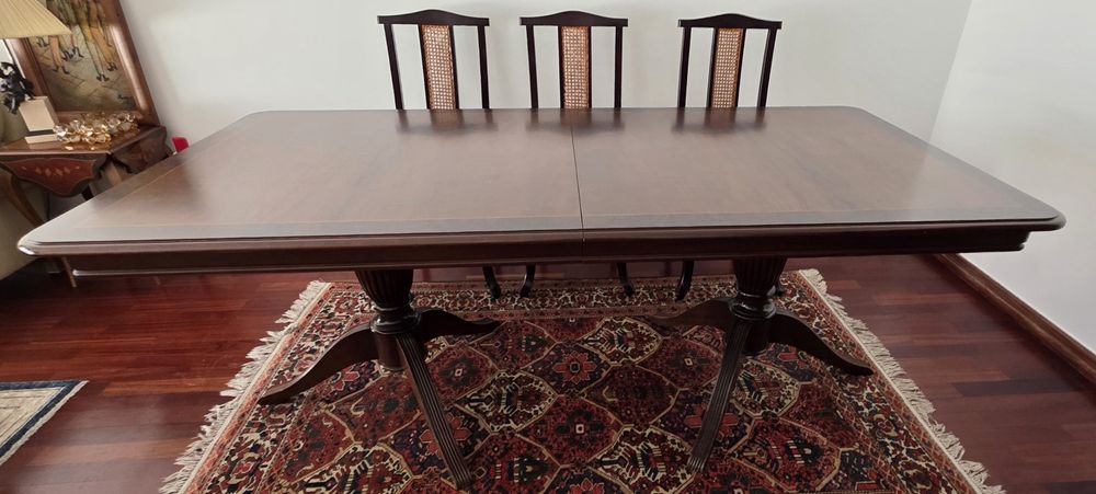 Mesa de Refeições com seis cadeiras