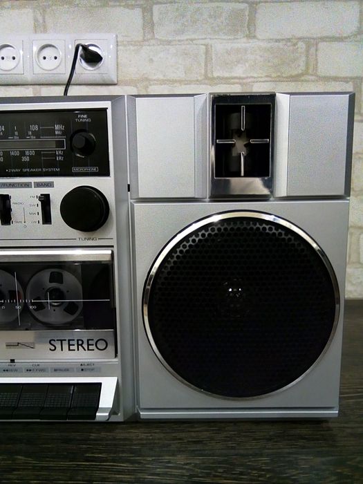 SANYO M9811LU Stereo Radio Cassette Recorder 1984