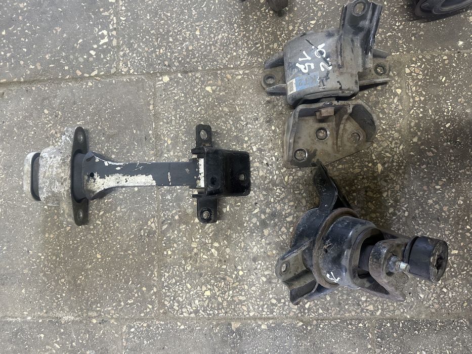 Подушка двигуна коробки кронштейн Kia Sportage 3 Hyundai IX35 2.0i 4WD