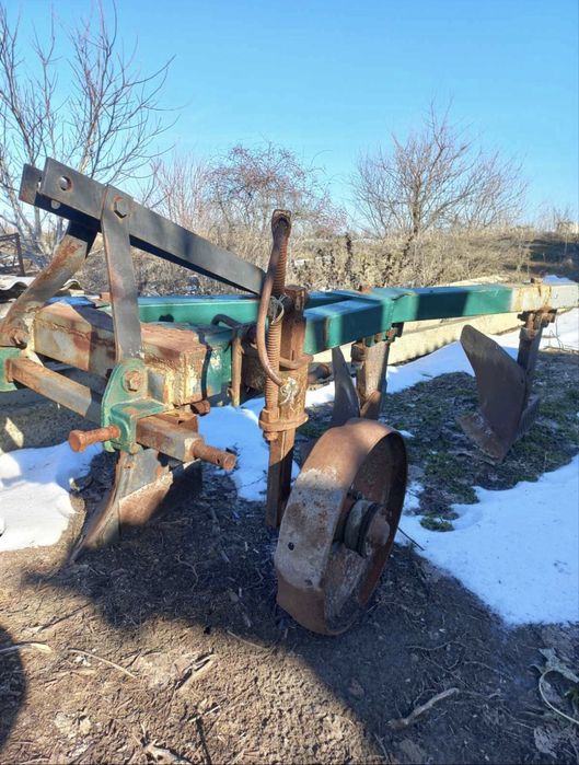 Продам плуг  ПЛН-3-35.