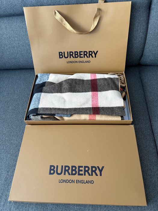 Szalik Burberry from London