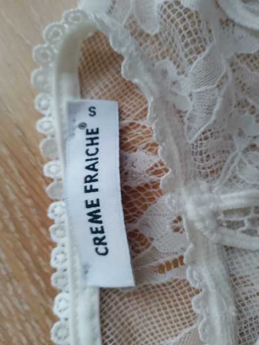 Białe koronkowe body S