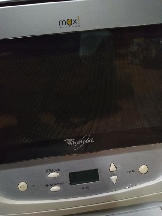 Dois microondas para tirar peças ou arranjar