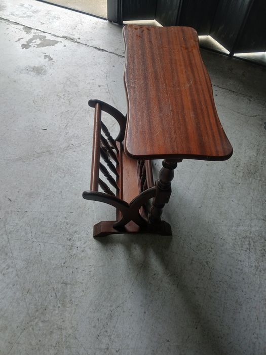 Mesinha com Porta Revistas/Jornais C/Oferta