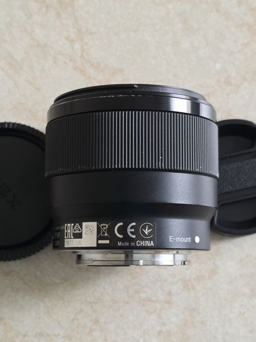 Sony SEL50F18F E-mount повнокадровий