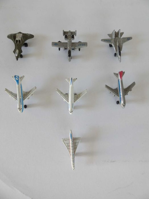 Lote de 7 Mini-Aviões de metal