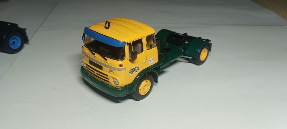Camiões escala 1/43