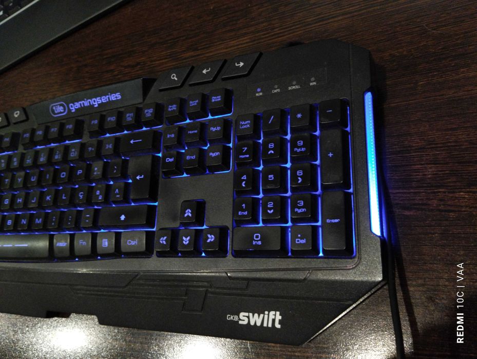 Used gaming keyboard with lights working perfectly. 1Life Swift64553060958723121