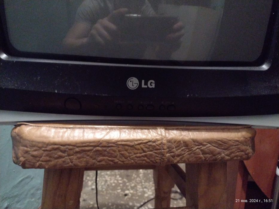 Телевізор на дачу або кухню 14 дюймів