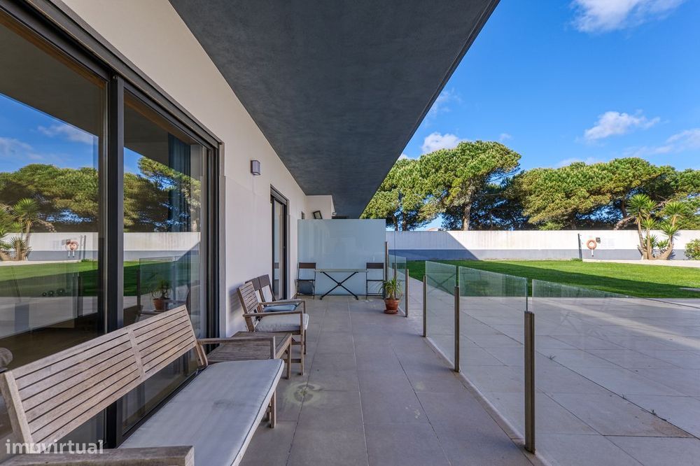 Apartamento T2, piscina e lugar de estacionamento - S Martinho Porto