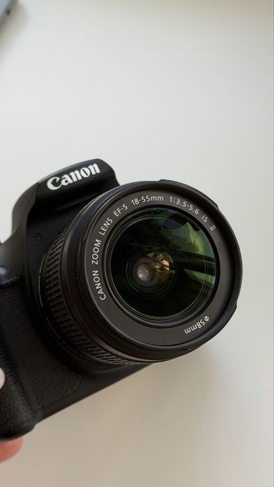 Canon EOS 2000D + Objetiva EF-S 18-55mm + Mala + Carregador + Bateria