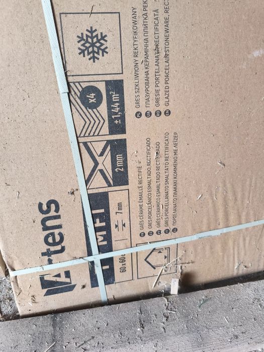 Gres szkliwiony Tymfi White Poler 60x60 Artens
