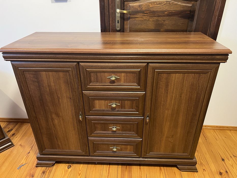 Stylowy komplet mebli drewnianych – stan idealny