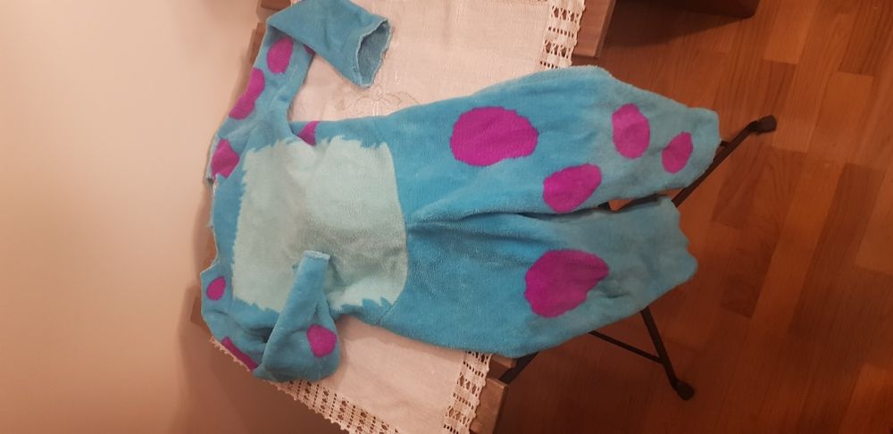 Fantasia de Carnaval Monster da Disney. Também vendo as luvas por 10.