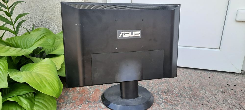 Монітор до комп'ютера