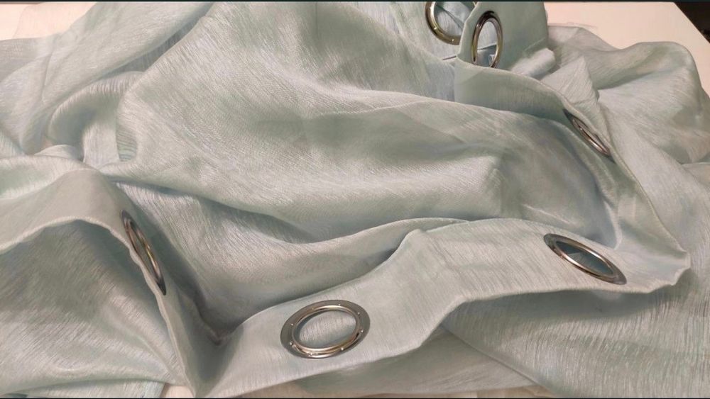 Firana na przelotkach niebieska prześwitująca zasłonka