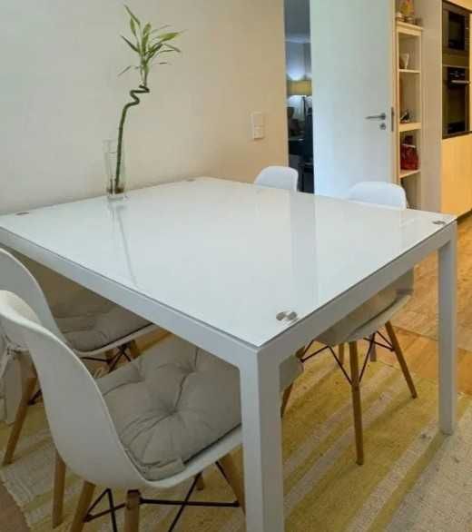 Mesa de cozinha 90x140 com 4 cadeiras