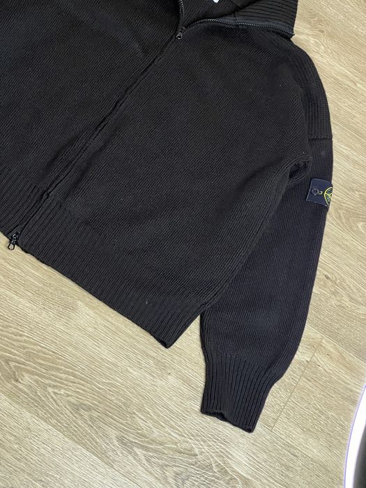 Продам БОМБЕЗНУ вінтажну вʼязану кофту Stone Island AW2003