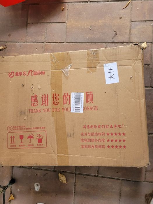 Dwie klatki na ptaki.