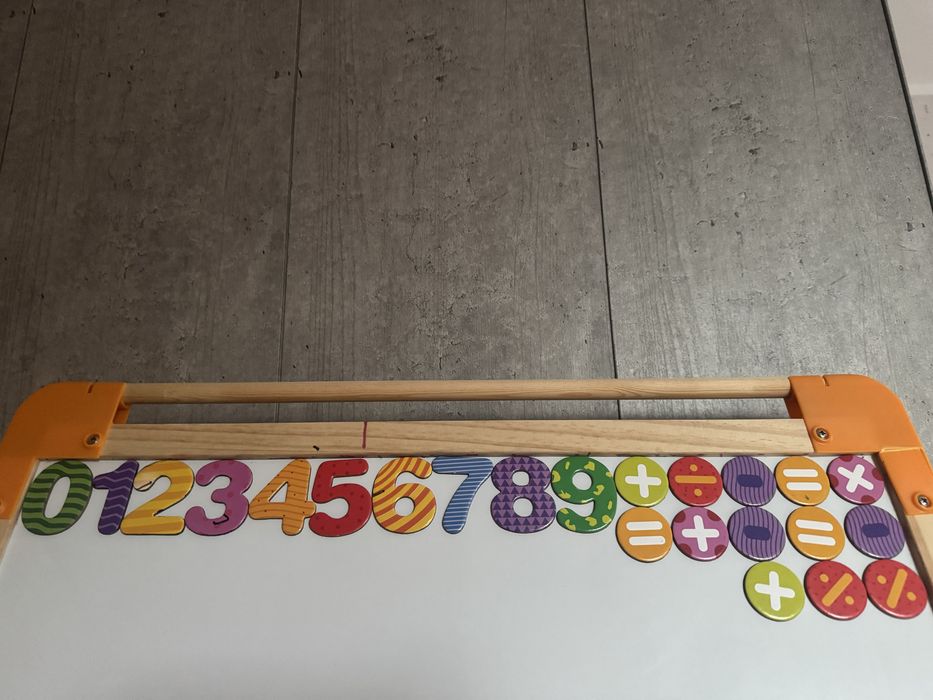 Playtive Dwustronna tablica stojąca edukacyjna magnetyczna