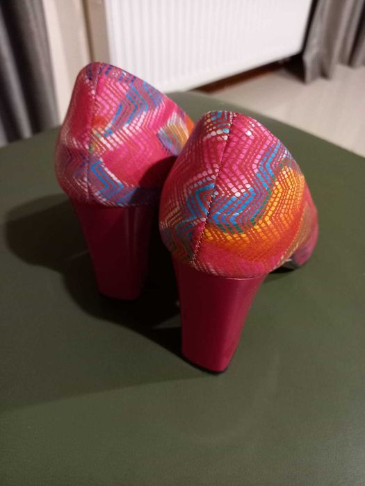 Piękne pantofle damskie, rozm. 38