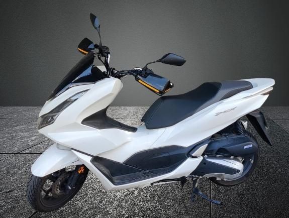 Honda PCX 125 branca