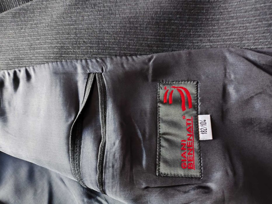 Garnitur czarny w prążek 182/104/90