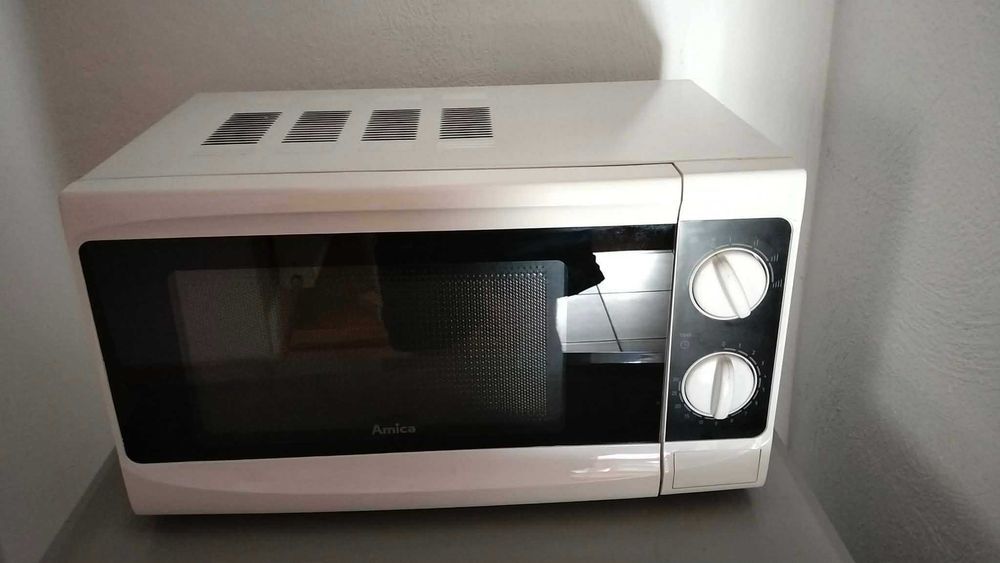 Kuchenka mikrofalowa Amica AMG20M70V