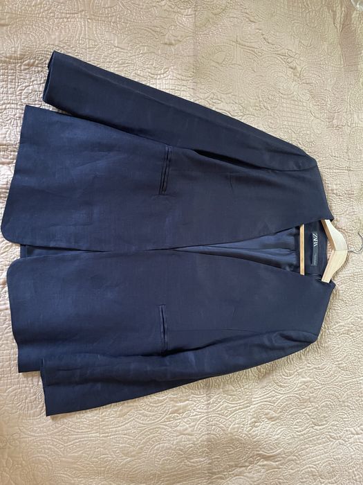 Костюм из льна и вискозы Zara.