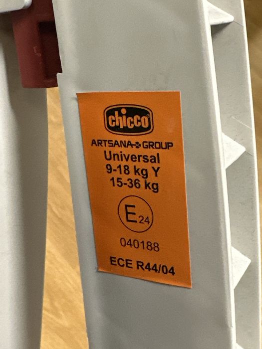 Chicco YOUniverse quase nova - Cadeira Auto