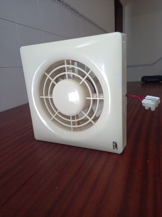 Ventoinha extratora de ar do banheiro