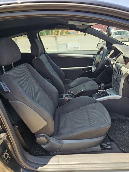 Opel Astra GTC — fotografia 8