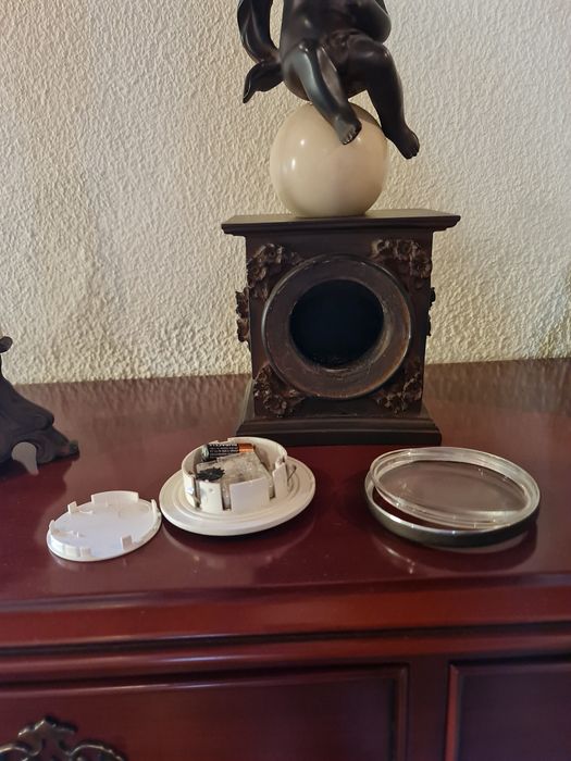 Conjunto relógio e candelabros