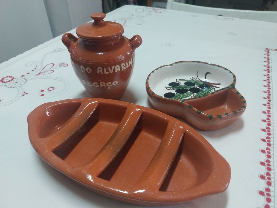 Varias peças em barro