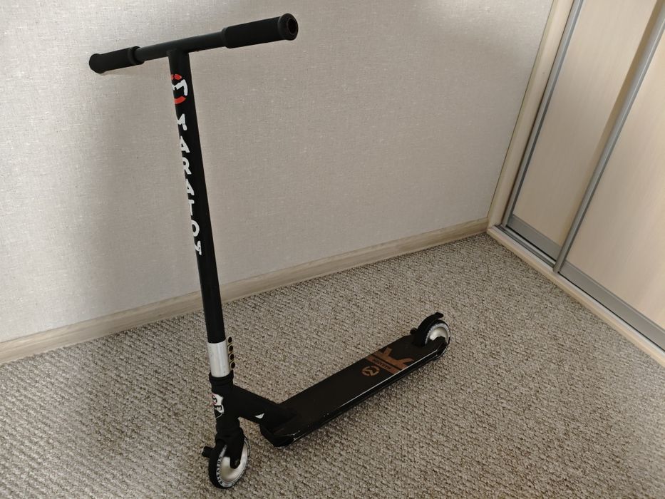 Дитячий самокат .