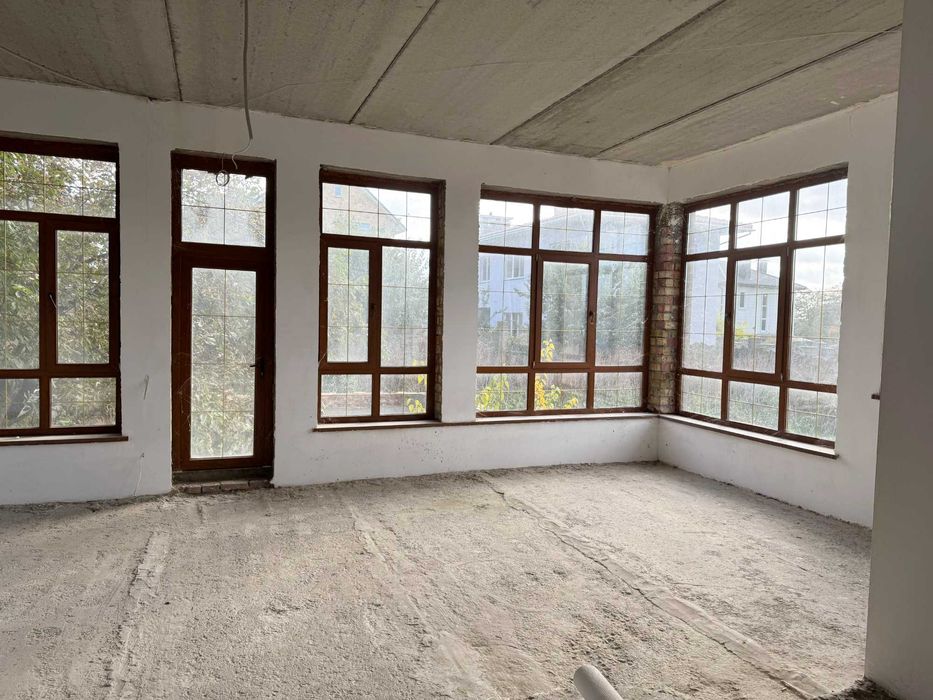 Дом в Совиньоне, ул. Бризова. 9 соток. Есть подвал. Гараж на 2 авто